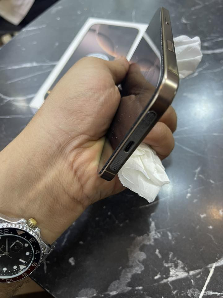 سلام عليكم  آيفون ١٦ برو ماكس. شرق اوسط  ذاكره ٢٥٦ بطاريه. ٩٣  الجهاز وتر افحص وين ميعجبك مكان بغداد. البلديات الجهاز حته كارتونته موجوده والجهاز جديد. ظامه بل. باكيت حته. ما مستخدمه ظامه مشحون شي قليل  ***********
