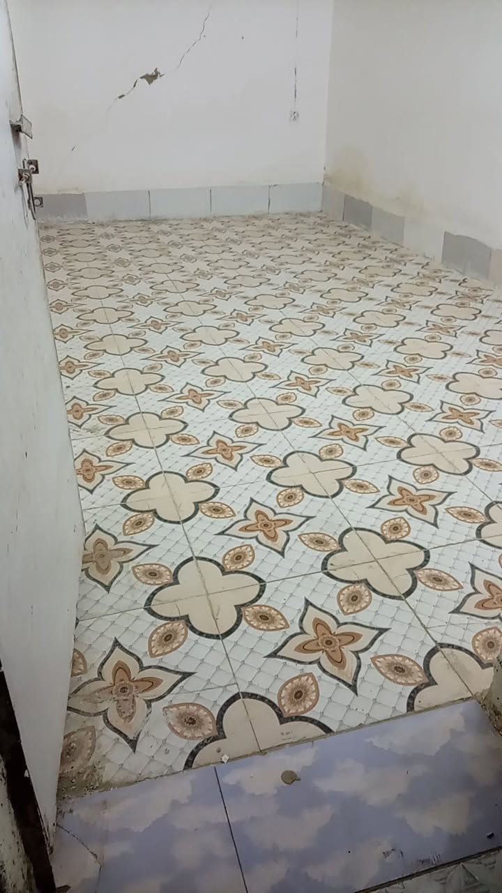 السلام عليكم 
بيت لايجار  مكون من غرفتين ومطبخ وصاله وستقبال وصحيات  مساحه 250
عنوان حي ضبيع قرب المدارس الاستفسار اتصال ع رقم ***********
