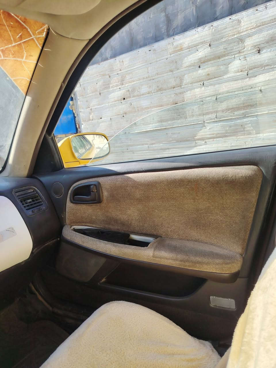 سلام عليكم كرستا البيع مكفوله من كص و نغل جثه بيها ضربه موضحه بل صوره مكينه كايمه  البصره الرقم ***********
