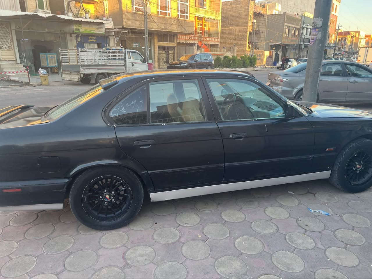 فرۆشتنی خێرا 
بیئیم مۆدیل 91  520 گێر عادی ئارم پلاستیک هەولێر بە شەرتی ئەوەلیات و مالی کەسی تێدا نەبی جەمپەکی پێشی هەیە زۆر خەفیف باقی هەموو گیانی بەشەرت لایت ئەلقە پێش گەورە بۆنیت گەورە دوو جام کارەبا ئیم پیفایەرەکی شازی لەسەرە ناو داخلییەکی جوانو خاوێن  
شوێن هەولێر 
ژ.م. *********** أربيل, العراق

