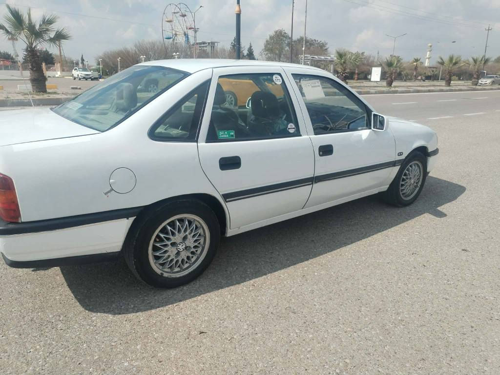 سياره اوبل فكترا موديل 92حجم 20كير اوتاماتيك سياره نظيفه جدا كولشي مابي شرط بدون ضربه بي دفتر بنزين كهربائية كلها شغال تخم صدر جديد سياره على بلاد
سعر 45وبي مجال بسيط عنوان كركوك رقم هاتف *********** كركوك, العراق
