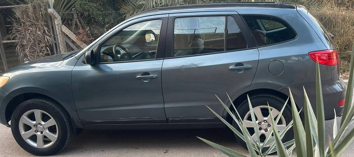 السلام عليكم
من رخصت الادمن 
سنتافي موديل 2010
ادوات متؤمة 
بانزين بانزين بانزين
محرك 6/3300المرغوب 
كصه جنطه
السياره جاهزه من كلشي 
شغل وطلع وين متريد 
السياره بحاله جيده جداً 
السعر 60
العنوان النجف 
***********
