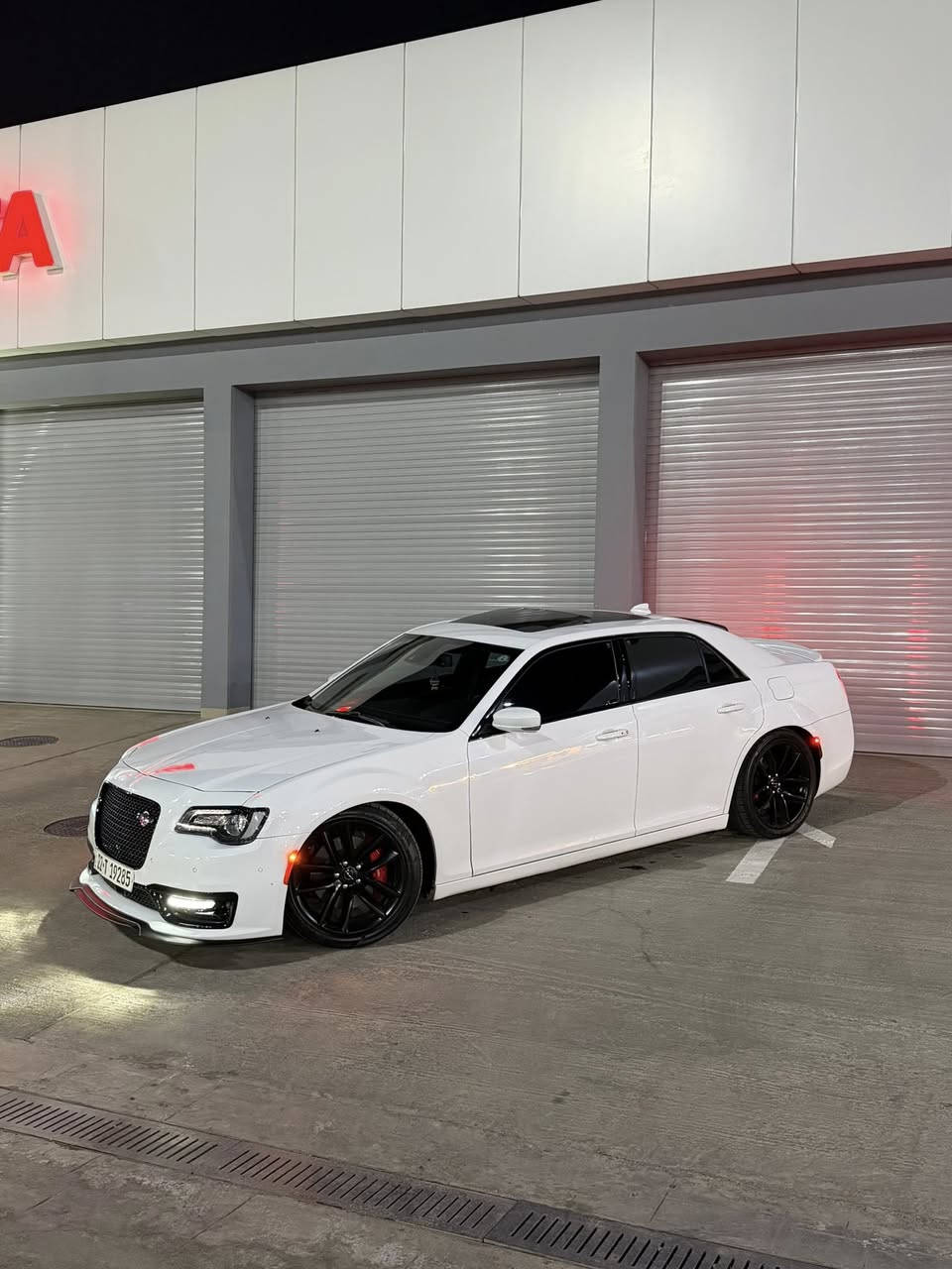 سلام عليكم
للبيع او للمراوس 

كرايسلر SRT لاست كول 2023

6.4L V8 السياره فووول مواصفات 
شنو ببالك مواصفات من رادارات وجلود وفتحه موجود بلسياره 
وخير الكلام ما قل ودل باقي تفاصيل واضحه بلصور 

ماشيه 16mi 

صبغ جاملغ فقط كفاله لغود شواصي ايرباكات 
جديده جداً مكانها بغداد جادريه 
***********
