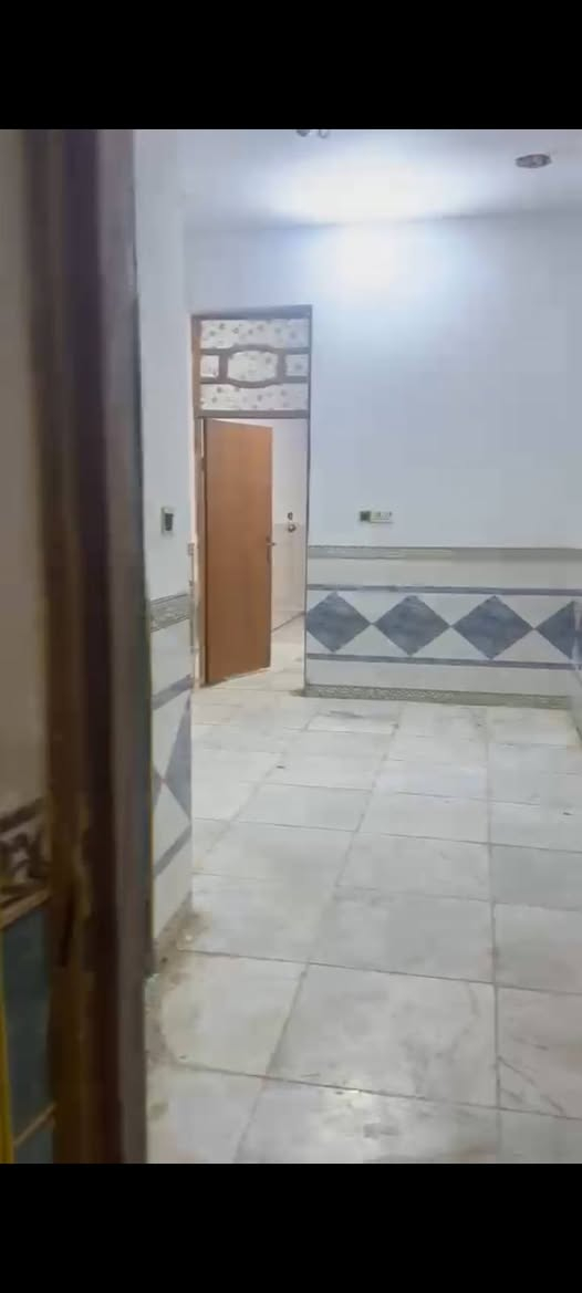 سلام عليكم بيت للايجار مساحه 130م قاطين متكون من غرف 2 وصاله 2 ومطبخ واستقبال بناء حديث مكانه حي الزهراء قرب جامعه ميسان  هاذ رقمي ***********
