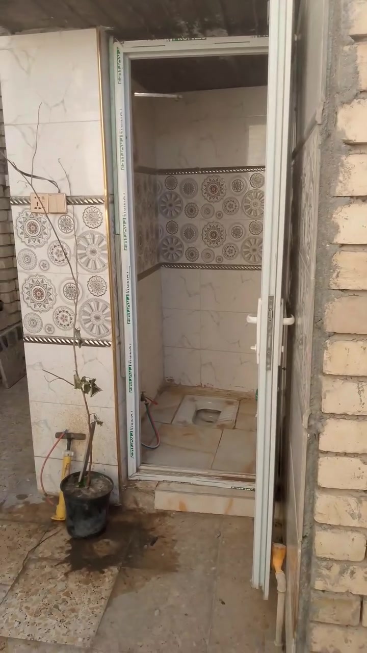 بيت للايجار مساحه 160,متر منطقة الألف خلف شارع اربعين بلقرب من أبو البايسكلات يتكون من غرفتين وصاله ومطبخ وحمامين ومناور اثنين جاهز من كلشي بناء جديد موجود خط سحب وخط انترنت ماطور ماي سخان 5 براميل ماي انارة كاملة لشموع واللدات جيب غراضك وتكعد موجود واتساب ***********.
