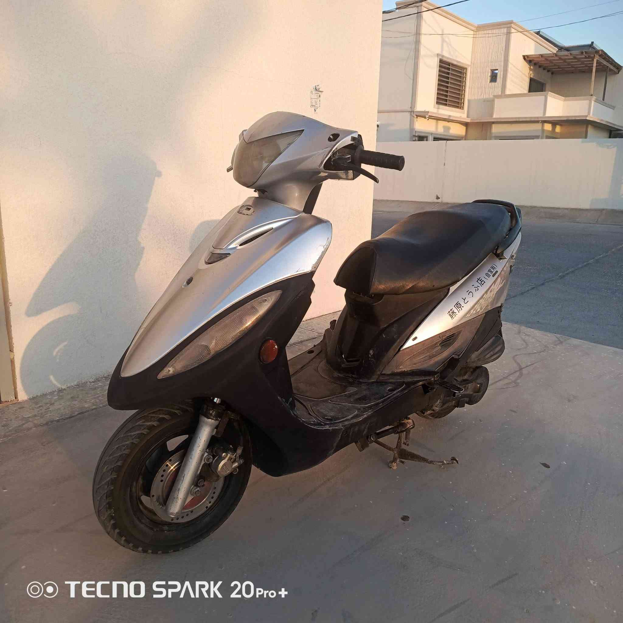 سلام عليكم دراجه كامكوG4 الدرجه نضيفه المحرك مفتوح الدرجه  تشتغل نكره سلف الكهربائية كلها شغاله السعر 400 وبيها مجال قليل المكان النجف حي النداء الرقم ***********
