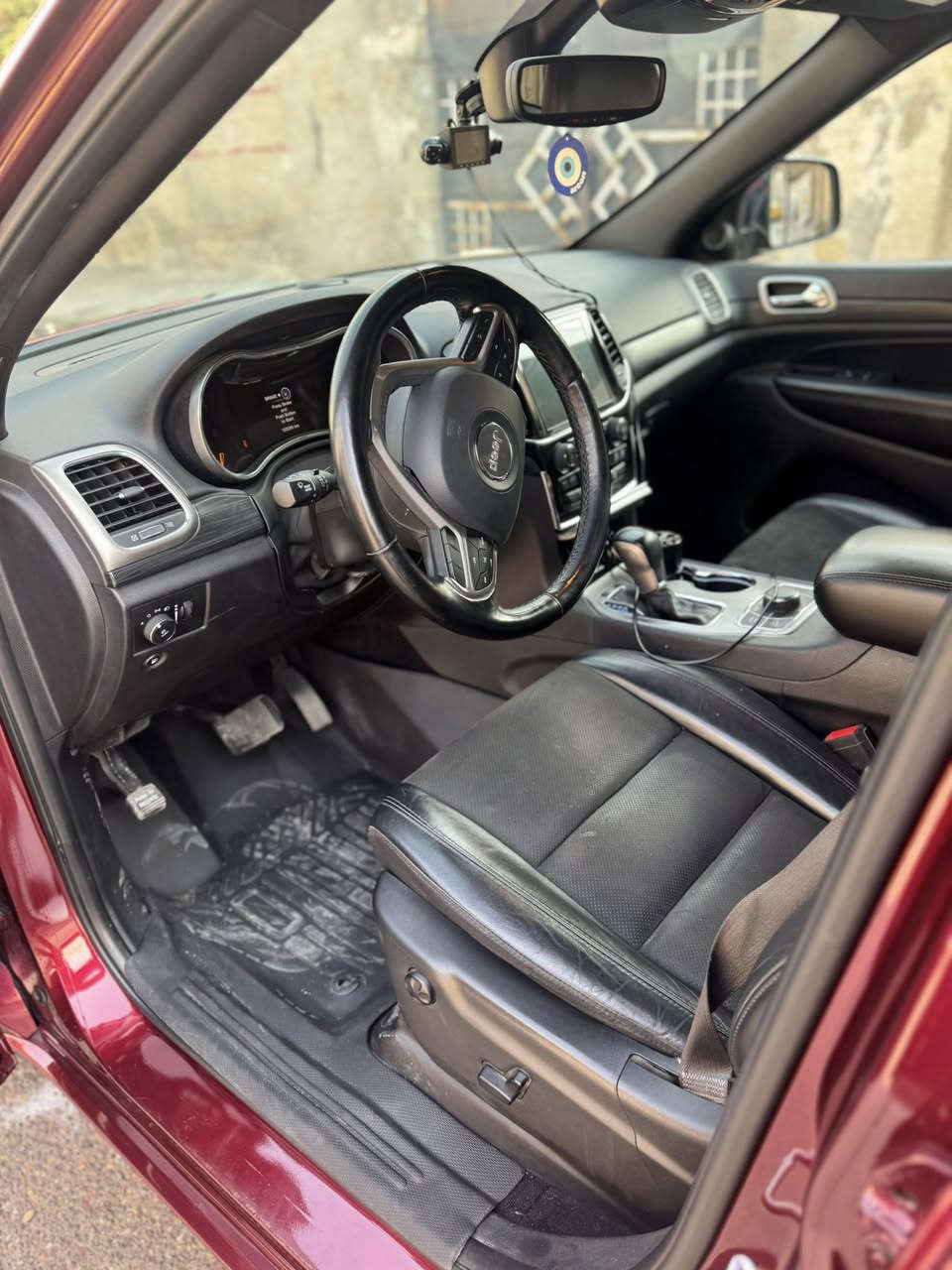 سلام عليكم جيب 6سلندر  موديل 20لون كرزي بجم كبس حادث خلفي شي بسيط سيارة نظيفة جاهزة من كلشي مابيها نقص  سيارة فتحة كشن امامي تدفئة ستيرن تدفئة ب اسمي مكاني بغداد حي العامل هذا رقمي***********
