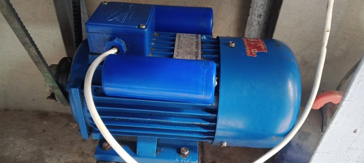 السلام عليكم يتوفر مكينة ثرم لحم حجم كبير
للاستفسار الاتصال او مراسله ع واتساب ***********
