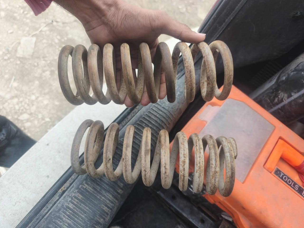 عندي (دمام) و (گاعيات البلاديه) و (لوي البلادي) مال تكتك 22 كلهن مكاني المسيب السده ***********
