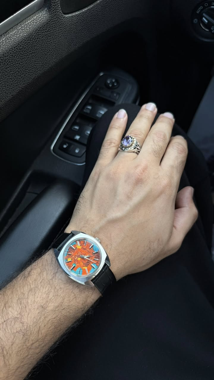 ( إحدى اعمالي )
المينا عليها رسمة من رسوماتي
سيتزن ياباني اصلي 🇯🇵 
انتاج السبعينات 1970s
نصب تكويك ⚙️
قطر 36
عقارب ليمنوس
17 حجر
نضافة تامة لوك شمع
السعر 175 الف


**إذا كنت صاحب هذا الإعلان وتريد حذفه لأي سبب، رجاءا أرسل رسالة إلى الدعم الفني**