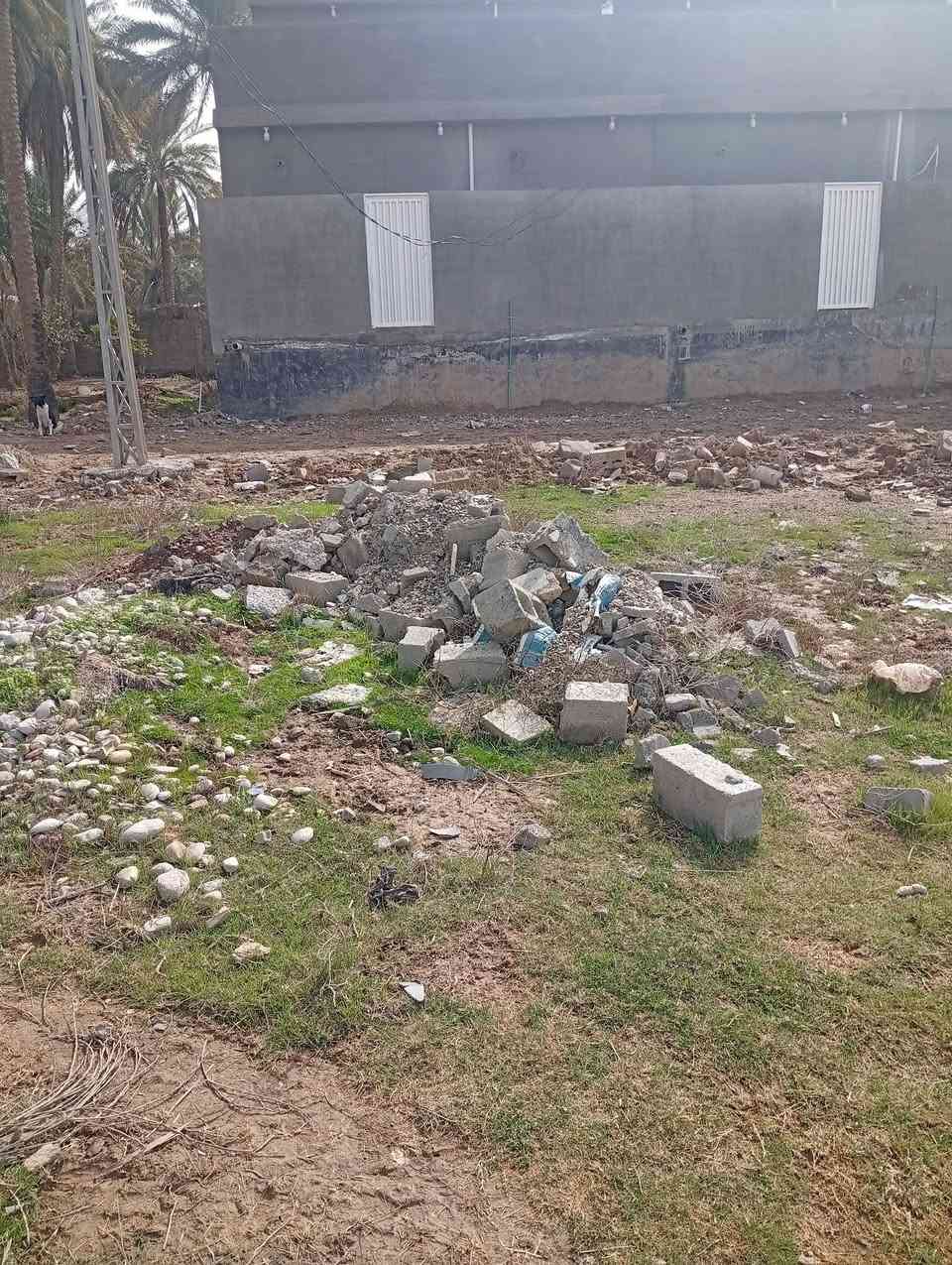 السلام عليكم قطعه أرض 195متر الواجهيه تسعه وربع والنزال 21متر طابو زراعي سند 25تحويل مباشر واصل ماء وكهرباء وكافه الخدمات الخالص الشرقيه بالقرب من ملعب بيت حبوس يمها شارعين السعر 20مليون وبيها مجال للاستفسار ***********
