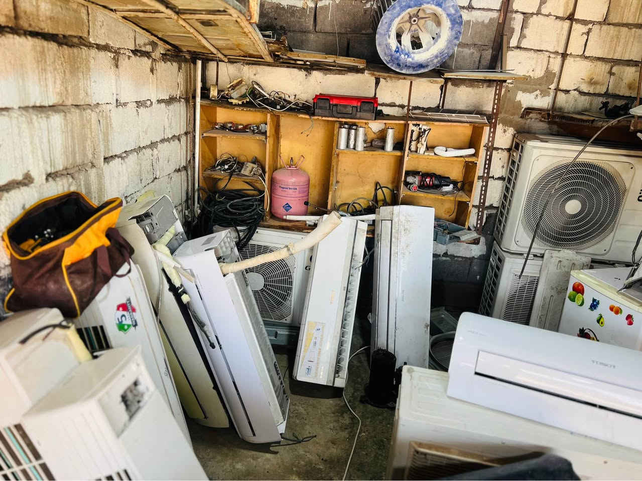 سلام عليكم ورحمة يوجد سبالت البيع تبريد شرط الفحص مع ضمان لمدة أسبوع فقط ويوجد كادر متخصص في مجال التبريد ونشتري جميع سبالت عتيك الاستفسار على رقم *********** يوجد واتساب البصرة, العراق
