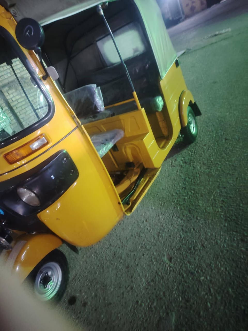 سلام عليكم تكتك عشرين للبيع مكاني جسر ديالى للستفسار 
***********سعر 7ملاين وبيهة مجال
