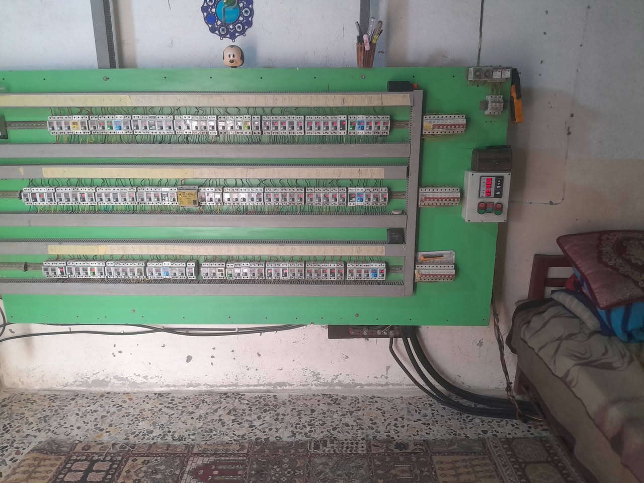 بسم الله الرحمن الرحيم سلام عليكم موقع للبيع في منطقة الرواد موقع نضيف جدا عدم التفرغ حمل 1000 امبير وقابل للزيادة حصة الكاز 250kVمنطقة خير من الله ونوع المولدة بيركز + فالفو د13 للاستفسار الاتصال على هذا الرقم ***********
