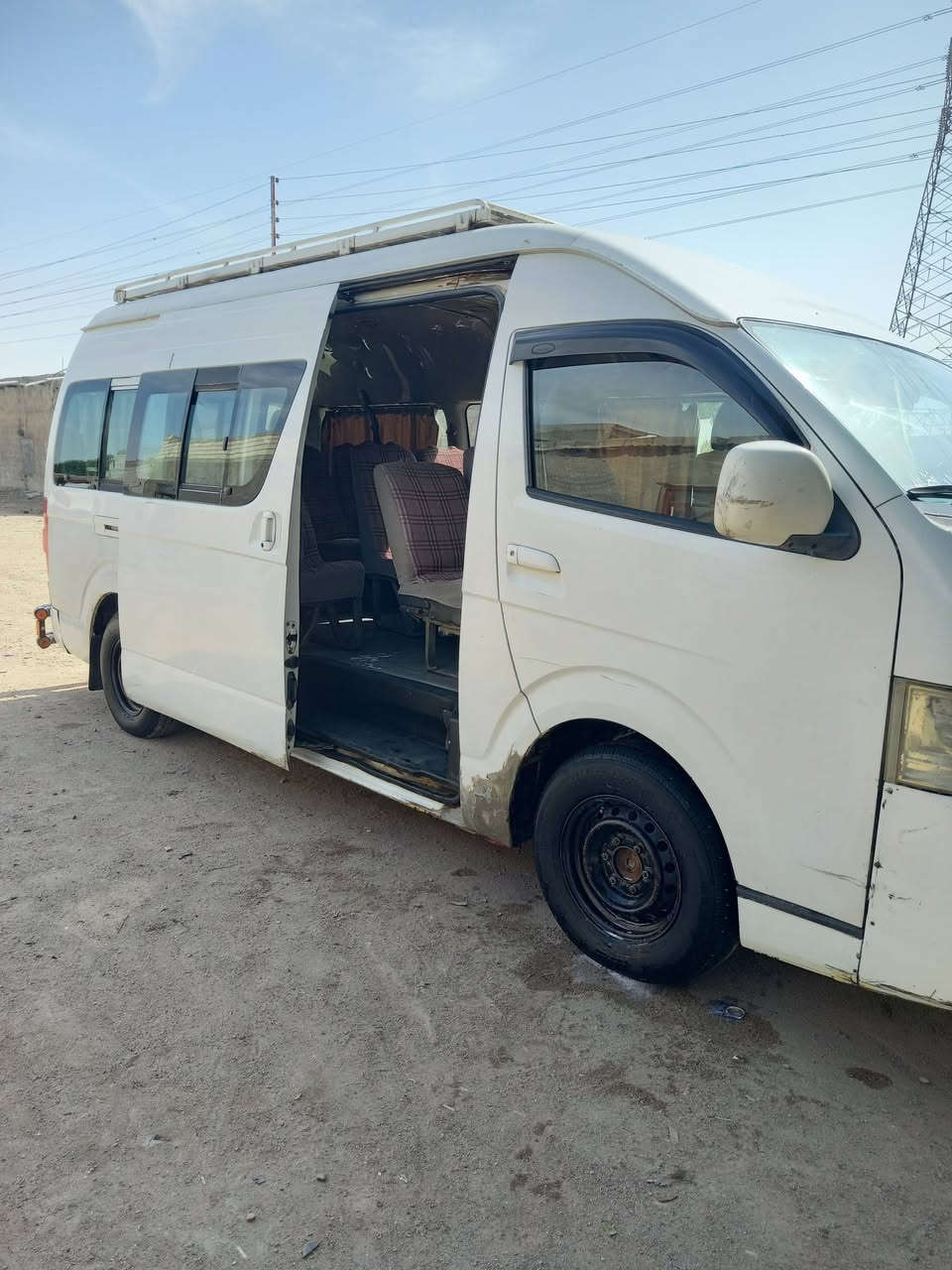 السلام عليكم جبني موديل 14
مكينه ماصارلي شهرين من شديته
اكسن كير حداديه خير من الله 
السياره  البدي غير مكفول من الصبغ
ولباقي كفاله ماعده الهلالات السياره كبل الشارع
وهاذه رقمي ***********
السعر 115
