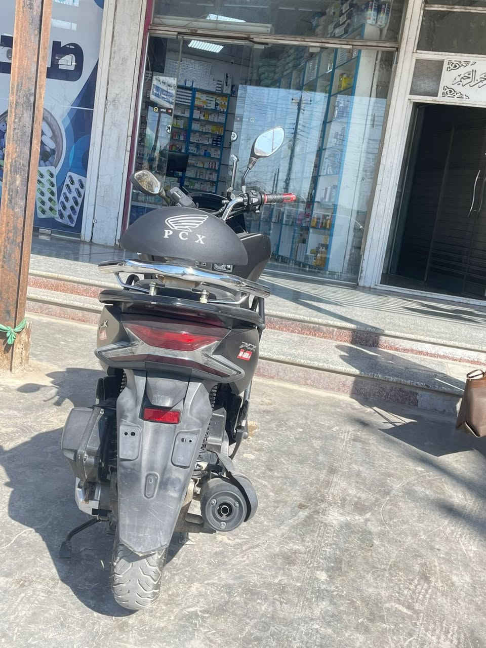 سلام عليكم
دراجه bcx جيل الثالث للبيع 

الدراجه صار شهر من نازله من الرنبه 

جاهزه من كلشي 

تدفئه بل يدات 

مكفوله من كلشي 

من مكينه وكفر 

ومن الزلق 

بصمه 

السعر 16 ونص 

مكاني بغداد 

رقمي ***********
