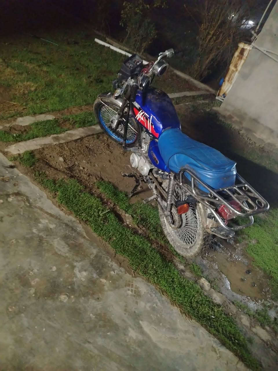 موطور تايكر للبيع موديل 2019 ماناقص شي بس تركب السعر 250 وبيه مجال ***********
