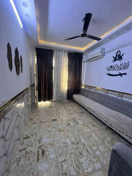 🔴🔴🔴🔴🔴🔴🔴🔴🔴 
إعلان بيت مســاحة 75م بنــاء حديث 2023 طابقين
_______________________________________

الطابق الارضي يحتوي على استقبال + صالة + غرفة نوم + حمام + منور + ترك مثل ماموضح في الصورة 
_________________________________________

الطابق الثاني يحتوي على غرفتين + صالة + حمام 

ملاحظة :. الطابق الثاني يحتاج الى بياض فقط 

عنوان الدار:. كفاءات العبيدي قرب شارع مدرسة بغداد / قرب افران السلام 

للأستفسار الاتصال على الرقم التالي

    ***********
