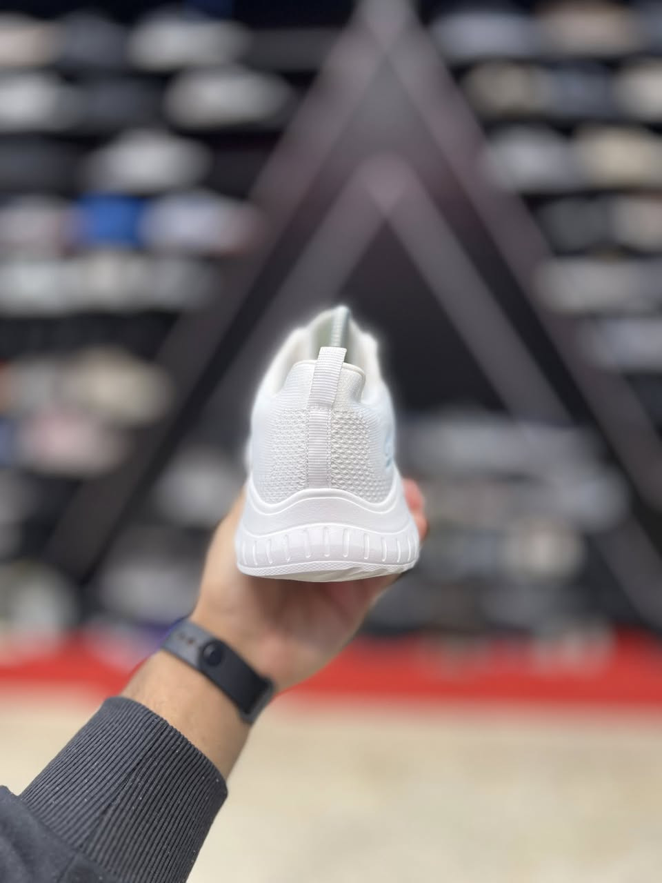 Bobs Squad Chaos من سكيتشرز. هذا الحذاء يتميز بالراحة الفائقة والأناقة وهو متوفر بلون أوف وايت 
اصلي وكاله غير مستخدم 
متوفر بقياس 37.5–39
العنوآن نجف ملحق الروان 
توصيل 🚚 محافظات 6 داخل النجف3 
***********واتساب
