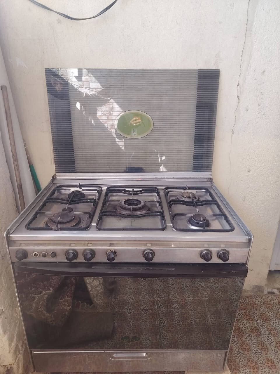 طباخ كريازي نضيف كلش كله شغال حته الفرن السعر 100 ***********
