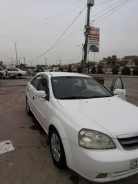 اوبترا ٢٠١١  سياره حلوه وجاهز  ب اسمي سنوية جديدة  بيها صبغ ٤ قطع او ٥...