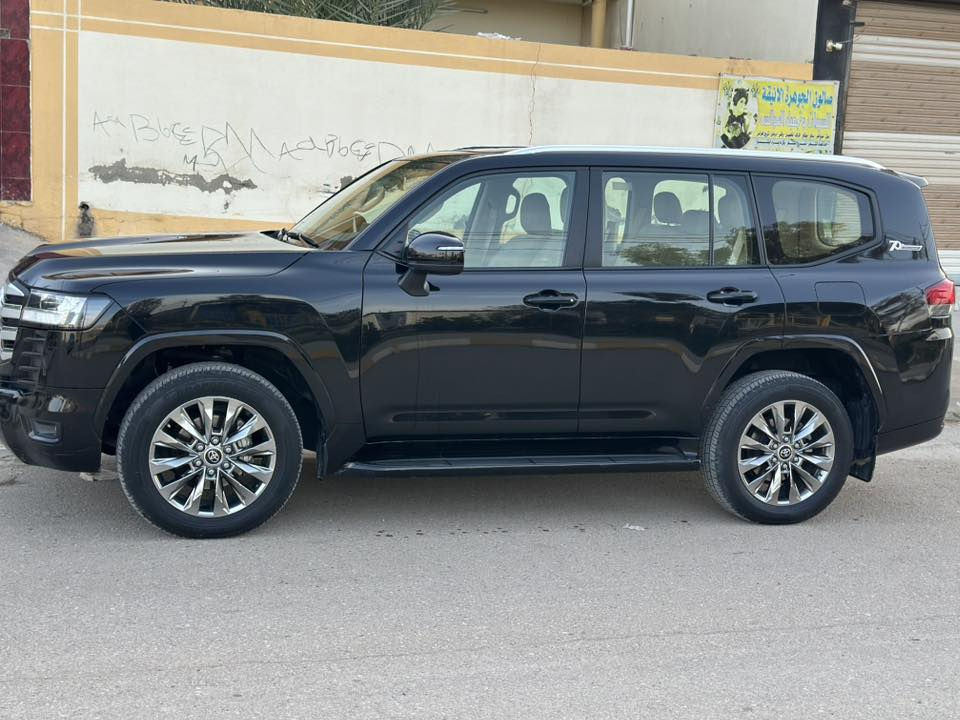 تويوتا  لاندكروز  GXR/ 2022  
شركة ساز 6 سلندر 
_فول مواصفات ••• 3 شاشات ((تطبيق))
_ماشية 70 الف كيلو
_جنطة كهرباء 
_تبريد كشنات
_كراسي كهرباء 
_جلد بيجي 
_سلايت
_3 شاشات بلاديه
_تشغيل  عن بعد 
_السياره فول 1/1
_السعر 610 
السيارة نظيفة جدا بيها الجامرلغ الأمامي مفتوح للتعيار وربع الدعامية صبغ

***********
