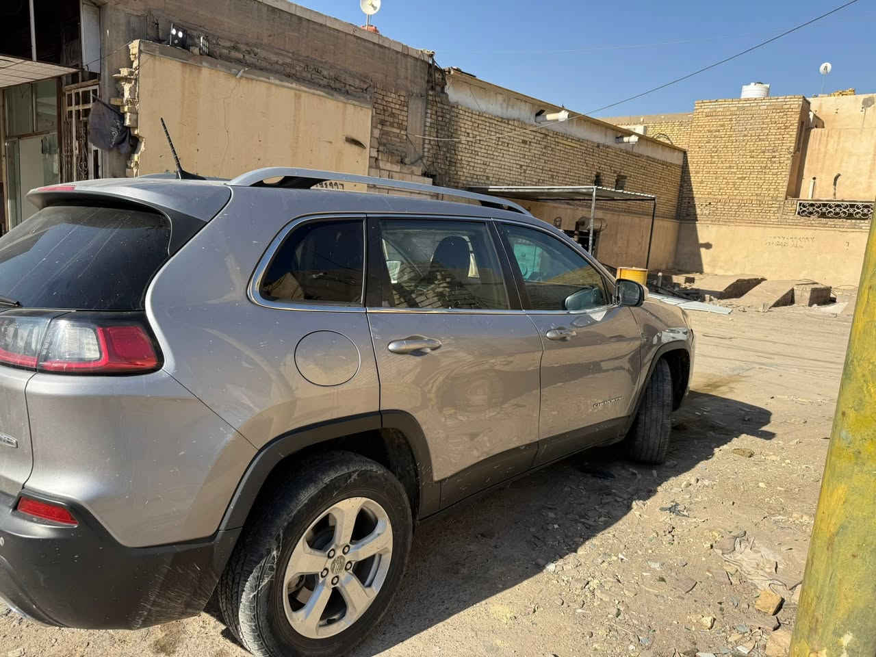 جيب بزون 21 فول مواصفات 
رقم شمالي سليمانية (وكالة باسمي)
6 سلندر 
ماشية (60km) 
حادثها تبديل بنيد فقط 
 مكاني ميسان
الرقم ***********

سعرها 158 
عوزها نواقص قليله
