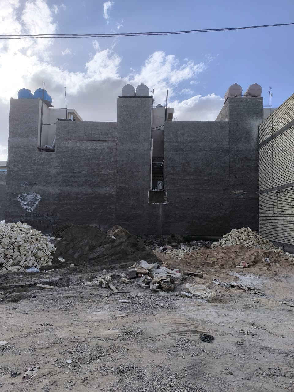 قطعه ارض للبيع 200 متر شارع الحلبي بدون وقف
الواجهة 16 متر النزال 12.50 متر للاستفسار زياره 
مكتب السعدي للعقار قرب جامع صالح مصطفى 
او الاتصال على الرقم ***********
