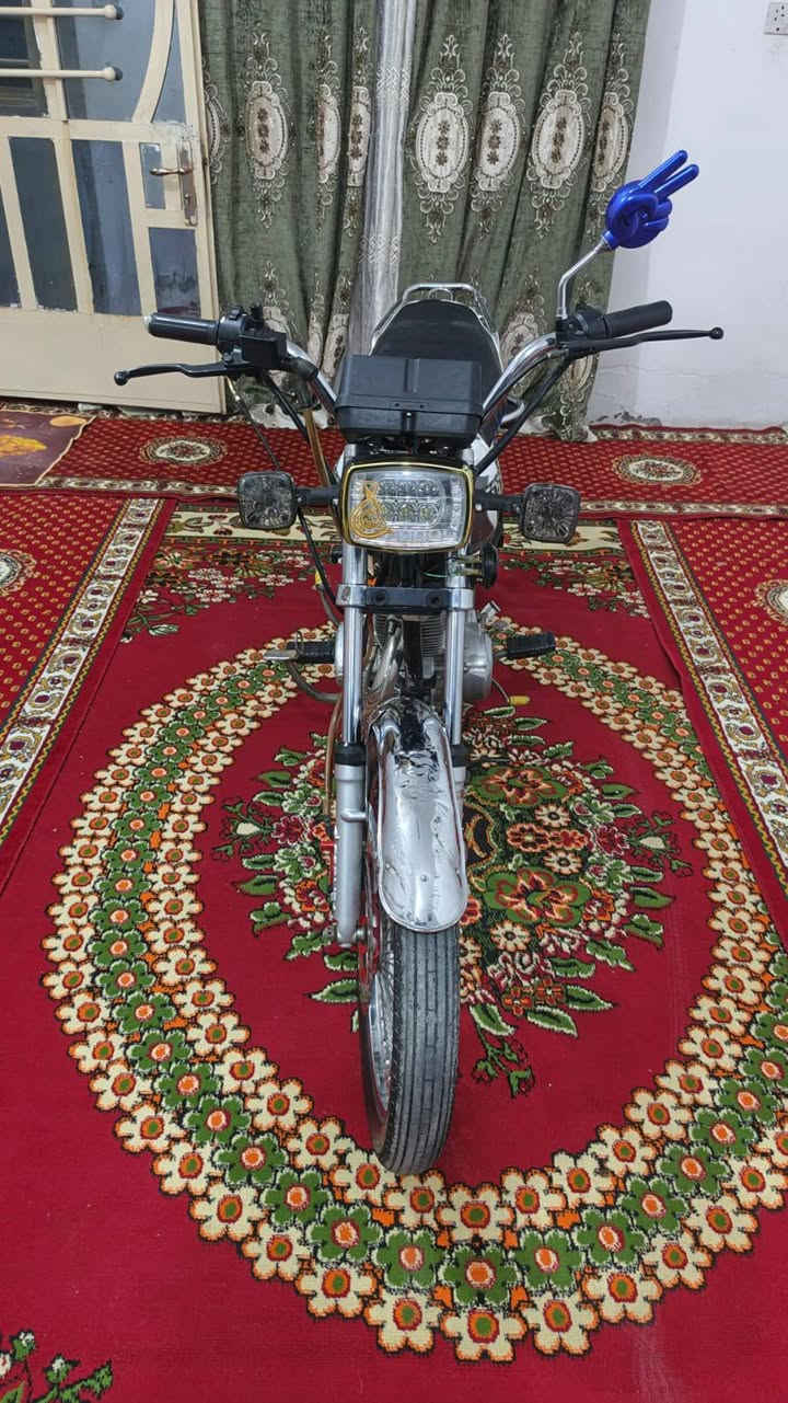 السلام عليكم ورحمة الله. دراجه ايراني سونك موديل 24مبدل الها مكينه موديل 20نقصها كهربائيات وقبق زنجيل السعر المطلوب 500الف وبيها مجال العنوان بغداد جسر ديالى القديم نهاية شارع المصرف.. مكلف بلنشر لاتراسل فيس اتصل على رقم راعيها. بيه واتساب رقم راعيها  .. ***********
