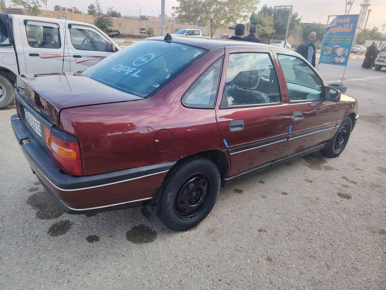 يالله سلام عليكم فكتره جديد موديل 92 محرك 2000 كير او تماتيك تخم تاير رقم جديد سنويه 28 تبريد  اصل اخوان ترايك ميتين متعوب عليه صدر جديد  سعر 45وبيه مجال  الشراي  عتذر عن بيع القصاط شراي يتصل مكان هيت حي البكر رقم الهاتف  ***********
