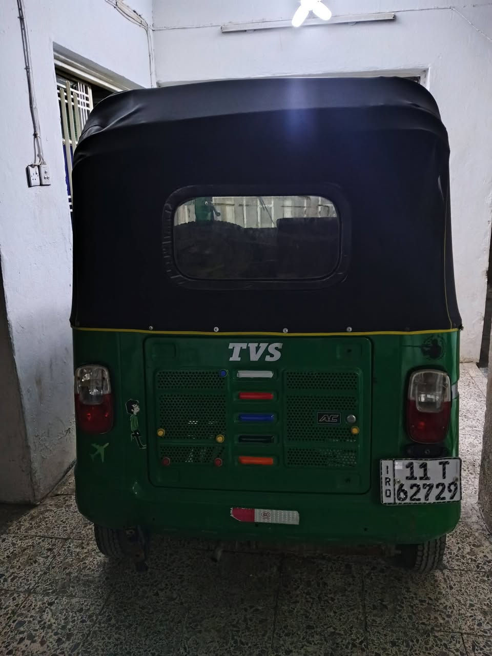 السلام عليكم تكتك للبيع موديل 21 تحويل ثاني يوم مابيه اي نقص العنوان ديالى بعقوبة مكلف بلنشر للاتصال ***********
