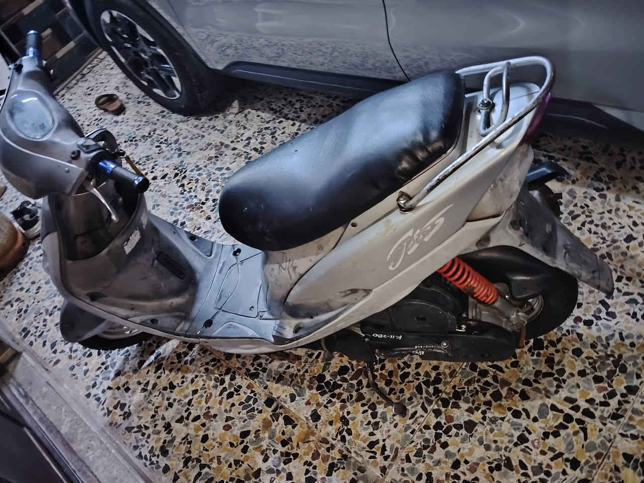 سلام عليكم ورحمة الله وبركاتة دراجه ماكس منغولي سرعتها ١٢٠ البيع شغاله مكينه خرسه كله بلاد مختمه ويه المكينه  السعر ٤٥٠ وبيها مجال   عنوان بغداد مدينه الصدر قطاع 79 مقابل كسره  الرقم الهاتف ***********
