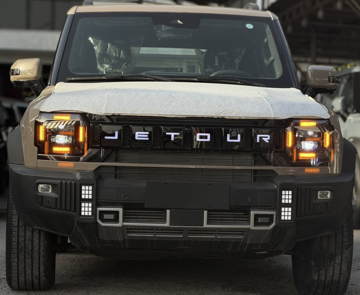 (بسم الله الرحمن الرحيم)
جيتور T2 🔥 موديل 2026 🔥 لكجري بلاس 👍

فول مواصفات 1/1 💯 :

#داخل زيتوني احزمة برتقالي 💚🧡
#كير 8 سرعات 
#كشنات مساج 
1- بنوراما 🕳️
2- بصمة 🔐
3- كشنات تدفئة تبريد 🔥❄️
4- كامرات 540 درجة 👀
5- شاشة تفاعلية على الصوت 🖥️🔊
6- فور ويل 🎮
7-انارة LED محيطية 💡
8- تحديد مسار 🚇
9- توقف تلقائي للصدمات 🚄
10- سستم سماعات منن SONY
11- كير كرستال 🎡
13- كرسي مساج 🫆
14- باب الصندوق شفط 🦾
وباقي كثير من المواصفات 

#الون : اسود 💣💣

حجم المحرك : 2.000 تيربو ✅

السيارة زيرو 0  ✅

السيارة #ضمان 10 سنوات من شركة هارلم 👌 ✅

مرقم بغداد ✅

#السعر اتصال                                   #ارخص اسعار يمنة 🔥
للاستفسار الاتصال على الرقم 

***********
***********
#مسلم الخفاجي 

بغداد/ الكاضمية
