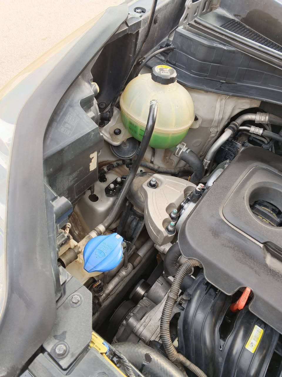 ‏اسلام عليكم سيارة سبورتج 17 أمريكي 2400 
‏سيارة بدون صبغ حادثه خشم الجاملغ صفحت اليمنة ومعدل بارد بدون صبغ 
‏فور ويل 
‏كشنات جلد 
‏تدفة بل كشن 
‏ارضيله جلد بعده جديده 
‏تخم تاير جديد وباتري جديد 
‏منضومت التبريد كله مبدلة جديدة تبريد ثلج 
‏موصفات نص فول سيارة صارله عندي سنتبن خير من لله بعده بحالتة الشريكة كلهة على البلدة صدر خلفي امامي جديدة نقص برغي مابيه مال جناي 
‏مكان السيارة بغداد بسمي السعر 160 وبيه مجال بصيط 
‏رقمي ***********
