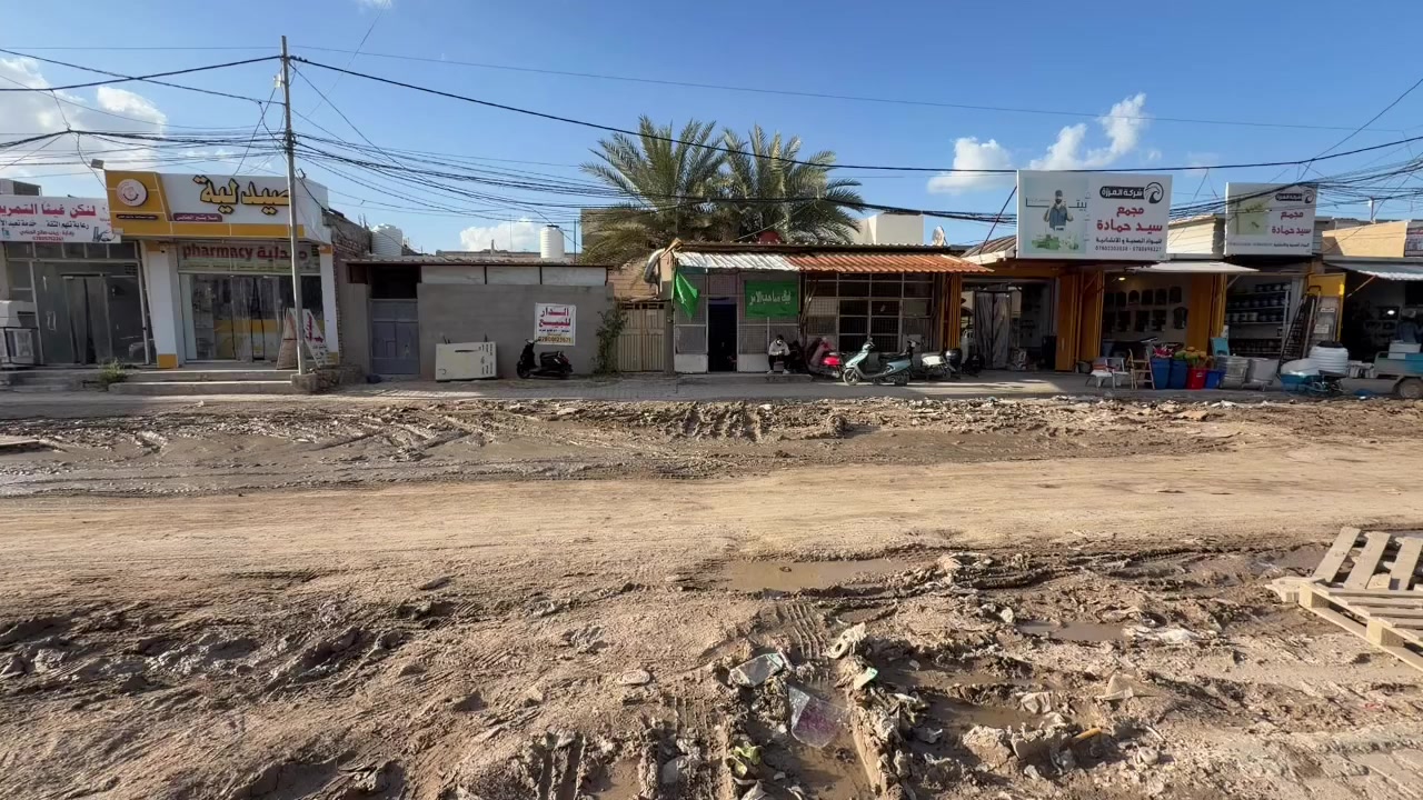 � إعلان بيع عقار مميز
🏠 بيت قديم للبيع – موقع تجاري 100%

📍 الموقع: حي الخضراء – شارع الصينيين
قريب من مدرسة الفلق

📐 تفاصيل العقار:

 • المساحة: 400 متر مربع
 • الواجهة: 16 متر
 • النزال: 25 متر
 • موقع تجاري على شارع 
 • 
 • عمار الشارع قريباً إن شاء الله

⚖️ معلومات قانونية:

 • العقار يحتوي على ورثة
 • جميع الورثة بالغين
 • يتم التنازل أصولياً بأقرب وقت عند الاتفاق

📞 للاستفسار والمعاينة:
📱 رقم: ***********
💬 أو مراسلة الصفحة
🏢 أو مراجعة مكتب الحسيني للعقار
📍 مقابل جامع الحيرة الكبير
