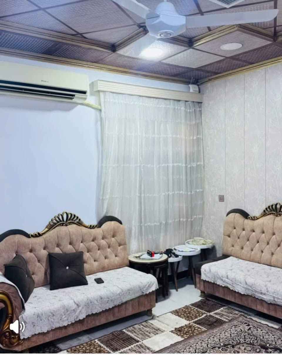 دار للبيع حي الوحده قرب جامع الرحمن 

المساحة 100 واجهة 5 متر 

سند طابوً ملك صرف 

مكون من طابقين

الاول هول استقبال مطبخ صحيات غرفه نوم

الثاني 2 نوم غرفتين نوم ومطبخ صحيات

السعر 145 مليون قابل للتفاوض

للاستفسار اكثر 
*********** 
***********
