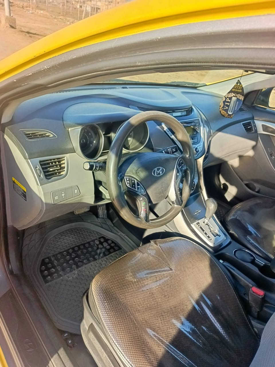 الانترا للبيع موديل 2012 امريكي ليبل واحد
حادث جاملغ ايسر مصلح نفسه باأمريكا
وبالعراق الجاملغ الايمن وركن البنيد هم مصلح نفسه
محرك 1800دوش لا تنقيص ولا تبخير
گير  جديد حداديه جديده
رقم السياره بابل باأسمي السنويه لل27
المواصفات: 
ايرباكات سليمه
عناصر تحكم جهتين
حساس خلفي
كامره موجوده بس الشاشه انضرب بيه كارت يعني بس تشد شاشه
مكان السياره ديوانيه
السعر ب98
للأتصال ***********
