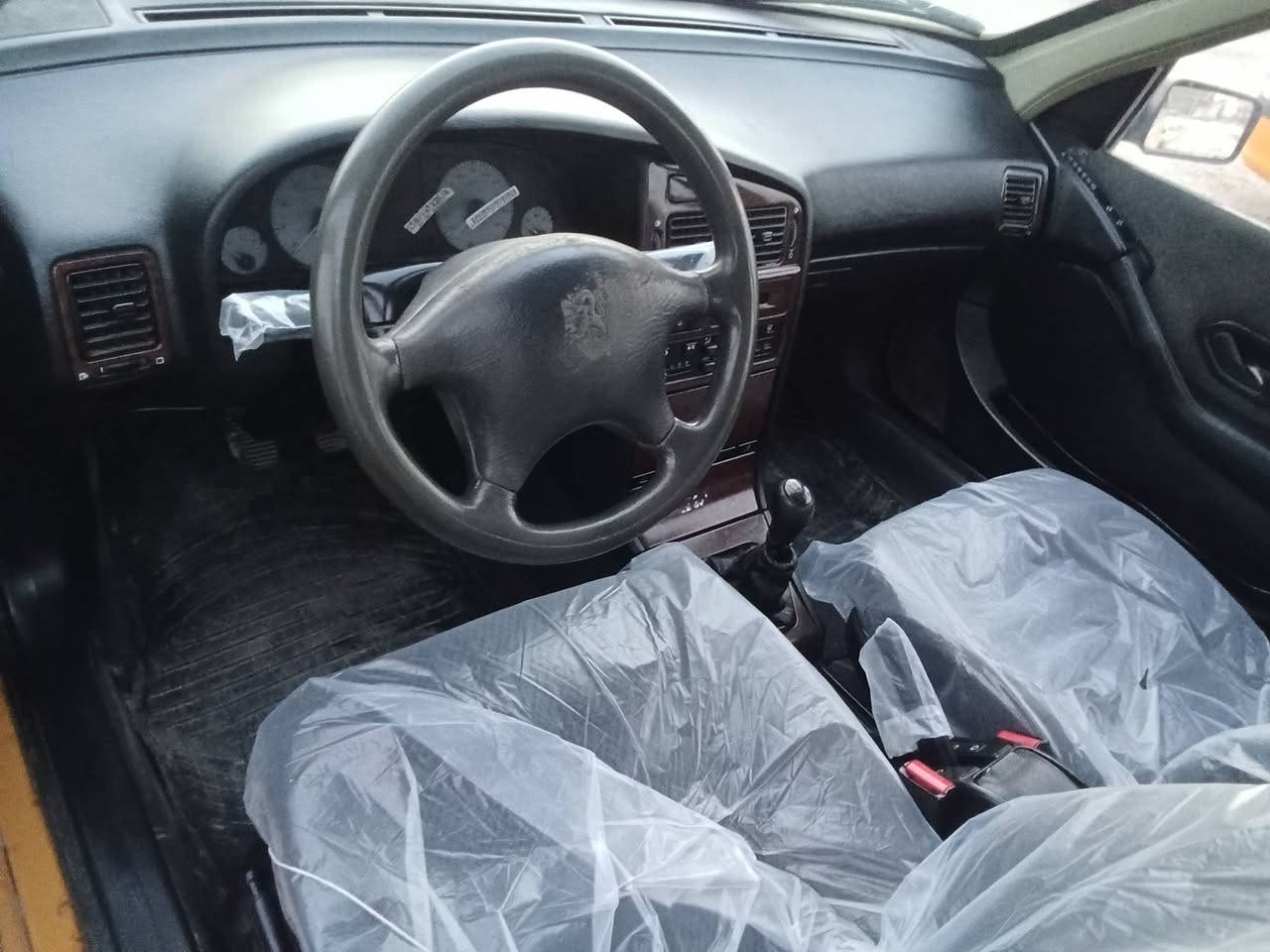 بارص 2015 كير محرك صدر مكفولات ترايها زيرو ناعمه تخم تاير داخلها جديد السياره كفاله ع وضع الشركه عدا تلحيضات بسيطه سنويه لل 28 تحويل شوكت مبعجبك رايدها ب45 الشراي يتصل ***********
