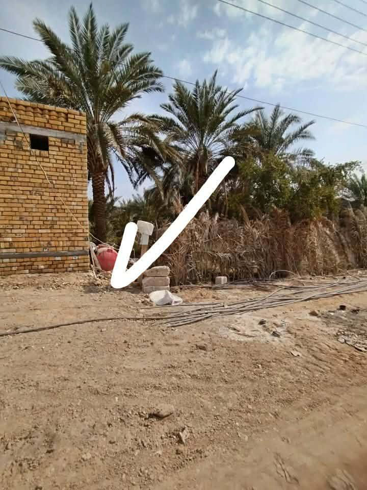 السلام عليكم
قطعة ارض للبيع الموقع حي الامير السكني قرب جسر ابو حديبه  مثل مامتضح في الصور 
قطعه طابو اسهم زراعي 
المساحه 180 واجه 9 ونزال 20
متوفر كافة الخدمات من كهرباء وماء 
للاستفسار الاتصال على الارقام 
***********
***********
