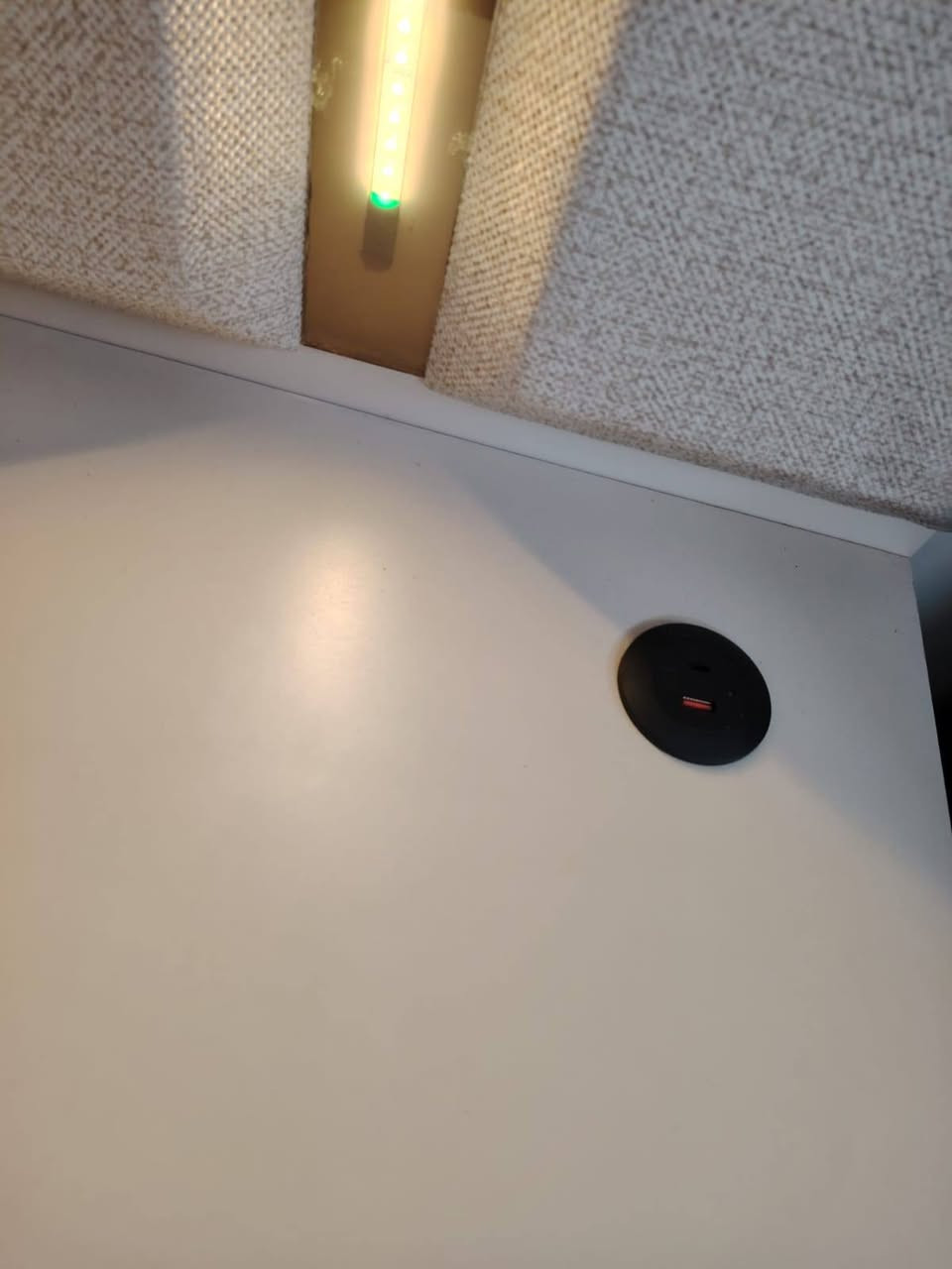 #للــبــيــع
غرفة نوم تركية 5 قطع
نوع الخشب MDF ثقيل جداً
سعرها 600 وبيها مجال بسيط 
الغرفة جديده مستخدمة 4 اشهر فقط 
عنوان موصل الجانب الايمن حي رجم حديد
 للأستفسار اكثر الأتصال على الرقم ***********
