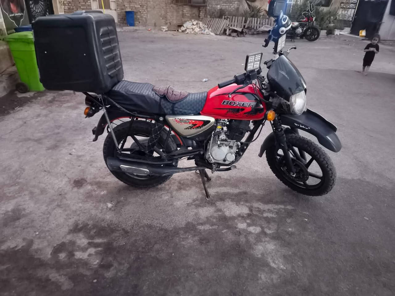 السلام عليكم دراجه بوكسر مرقم موديل 22بشهر12شكل23 سعر مليونين و100 وبيه مجال العنوان بلديات 
رقم ***********
