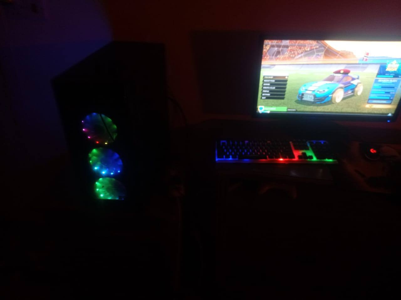 للبيع Pc المواصفات:
المعالج AMD Ryzen 5 3500X )
كرت الشاشة: AMD RX 580 8GB
مذربورد b450
الرام: 16GB DDR4
التخزين: SSD 128GB + HDD 1TB
شاشة سامسونگ 75 هيرتز 
موس گيمنگ+ كيبورد 
السعر 350 ألف بغداد مدينة الصدر ***********
