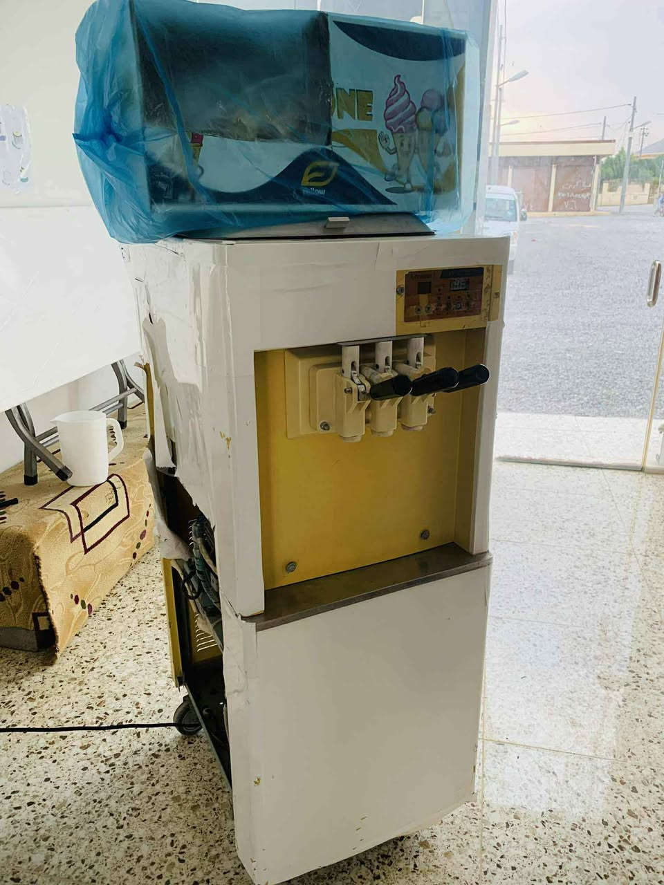 ***********
ئەشیایی(کەلو پەل ) دووکانی شیرینی و ساردەمەنی 
١-جیهازی دۆندرمە
٢-جیهازی ئەزبەری
٣-بەرادی شیرینی و کێک 
٤-ڕەفەی کەل و پەل
٥-جیهازی گوڵەبەڕۆژە 

ژ.م:***********

ناونیشان:قەزایی ڕانیە Singapore
