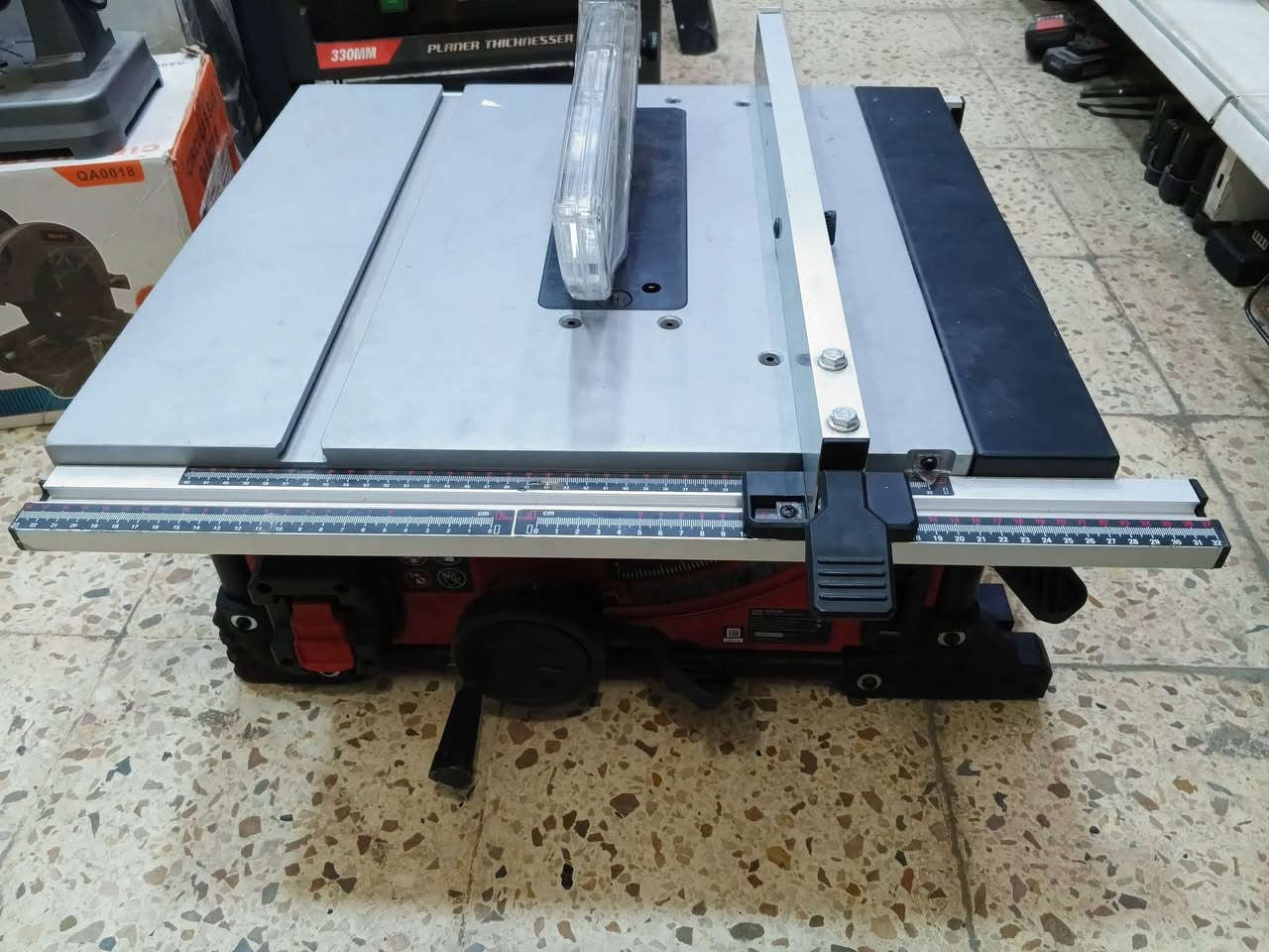 السلام عليكم 🙋🙋 
منشار تشريح شحن منضدي روعه جدا 🌹🌹
دبل بطاريه اربعه امبير البطاريه 
حجم القرص 8 انج 
عدد الدورات 3800 دوره بالدقيقه 
قدره البطاريه 18 فولت دبل 
ماركه اوزتوا استرالي 
يفتح كشاو 65 سم 
ارتفاع الجهاز 30 سم 
عرض الجهاز 55 سم 
طول الجهاز 55 سم
السعر ( ٢٧٥  ) ألف مع التوصيل 
الحجز على الخاص او الاتصال على الرقم ***********
