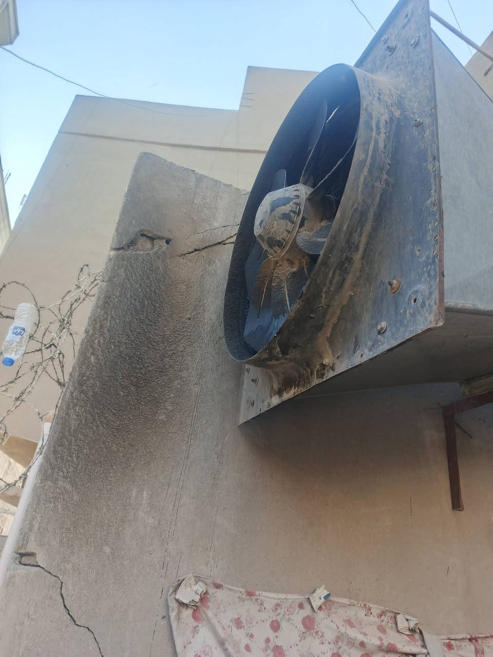 غراض مطعم للبيع 
قلايه ٥ مدافع ٥٠٠ الف
كرل بركر ٦٠٠
حمايه ١٢٥
كاشير مع ملحقاته (جرار نقود+٣ طابعات+ ups  ) ٨٠٠
ميز سل ستيل ٢ متر   ١٥٠ 
بوجه طول ٢متر ونص + دكت ٦ متر + ساحبه  ٥٠٠
مجمده ١٥٠ 
ميوزه قياس٧٠×٧٠   ٢٥
كراسي  ١٠ 

***********
