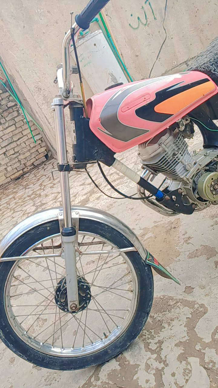سلام عليكم دراج ايراني كوم حديد للبيع الدراجه مكينته جديده بس اتخربط ومعرفة عطله يكولون كبريتر ابيحه كوم حديد 170 *********** هاثه رقمي موجود وتساب
