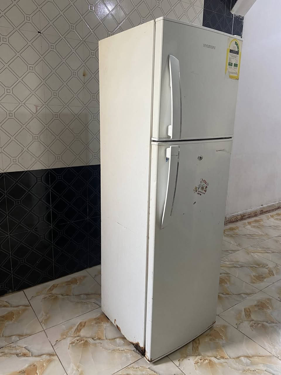 للبيع ثلاجه شغاله و تجمد
السعر 125 و بيها مجال 

للتواصل ***********
