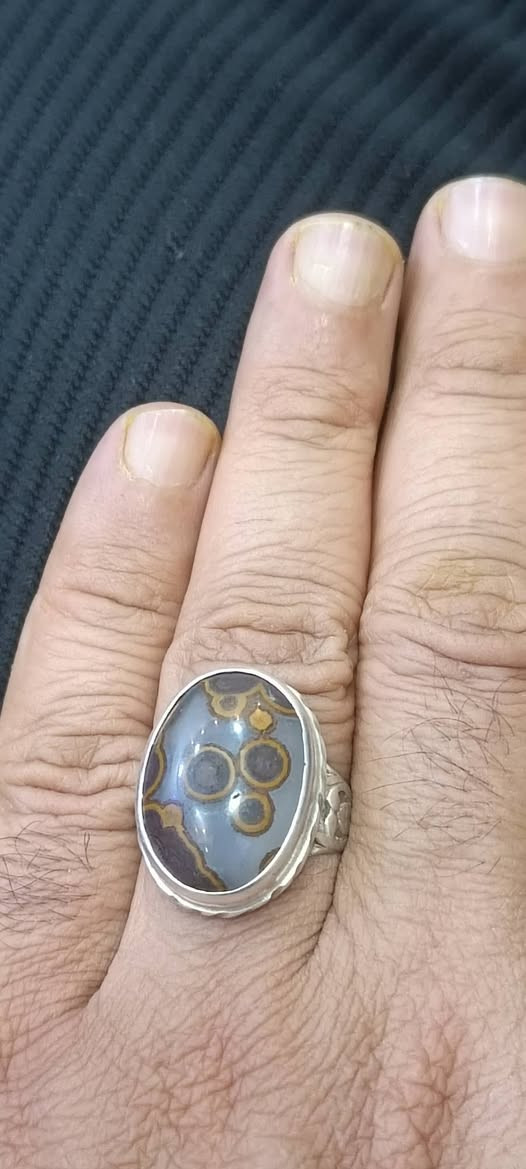 ياالله السلام عليكم متاح خواتم من النوادر والخامات القديمه والأحجار القديمه الخام 
مكاني السماوة *********** توصيل موجود
