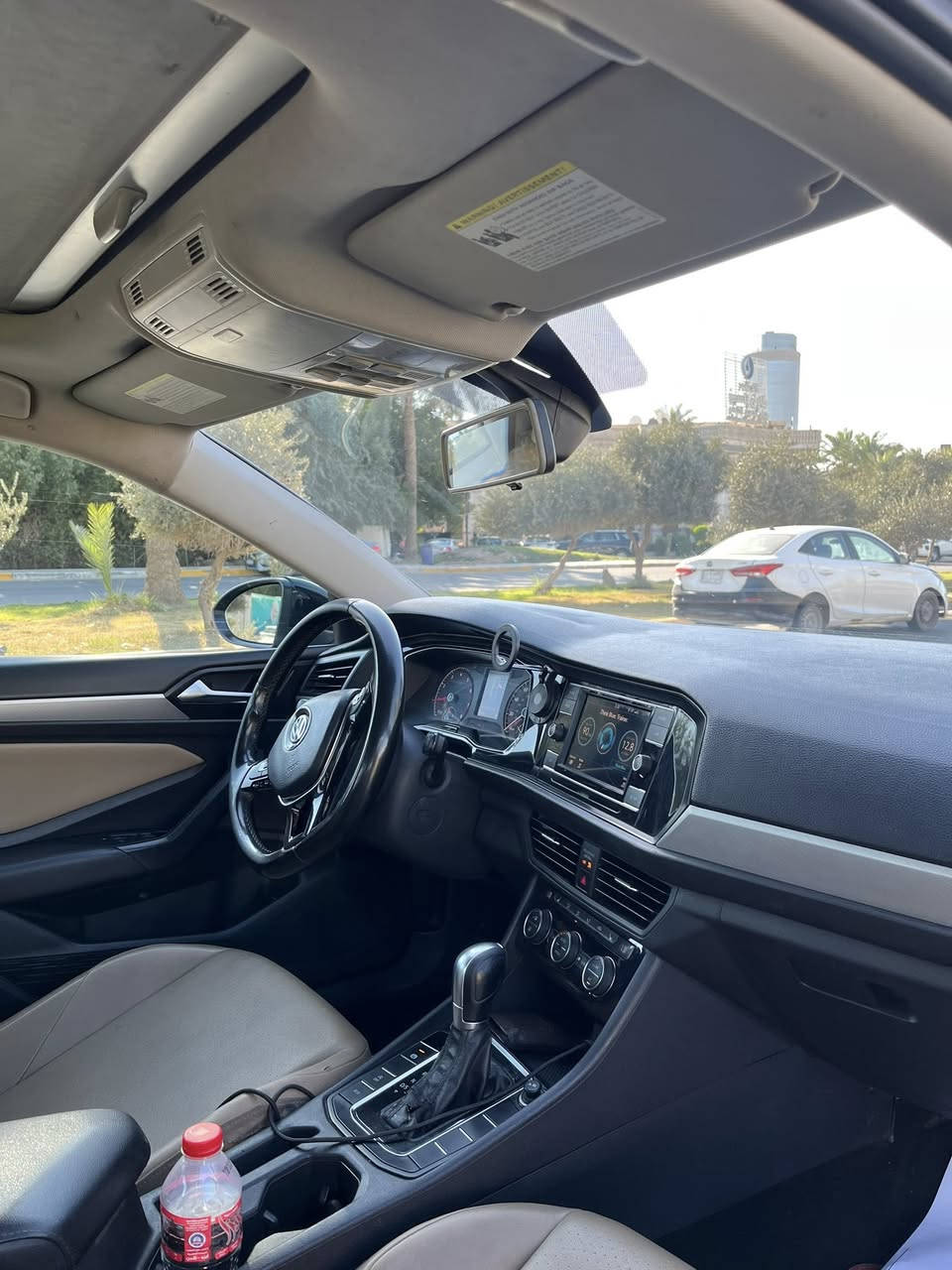 السلام عليكم
جيتا 2019 للبيع 
فتحة بانوراما 
اوتو ستوب
شاشة حجم وسط
٣ مودات 
سبورت ايكو ونورمل
تدفئة كشنات 
تحديد مسار ، كامره 
رادارات امامي خلفي + بالمري 
السياره جديده ومصروف عليها مكينه جديده مكينه كير كفاله 
الممشى 185km
حادث السياره من امريكا جاملغ وبنيد الجاملغ مصبوغ والبنيد مبدل بنفس اللون وبالعراق صار بيها جاملغ خلفي جهة السايق  
تفاصيل اكثر ***********
العنوان بغداد  حي الخضراء
