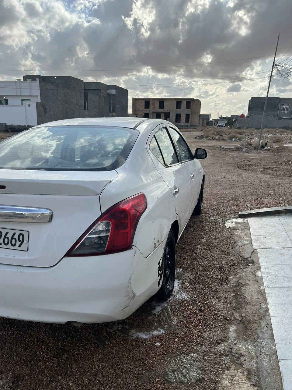 سلام عليكم 

نيسان سني 2013 هندي بليته الزركه رقم اربيل بس عربي سنويه 2030 هزه جديده تحويل أو وكاله بيه قطعه وحده صبغ جاملغ خلفي باقي السياره بيها اماكن بارد وبعض الشخوط كير مكينه كله تمام تبريد مجمده سياره جاهزه من كلشي كير المرغوب السعر 83وبيها مجال 
العنوان / الرمادي 
الهاتف / *********** 
السيارة كبل للشارع  مابيه اي نقص
